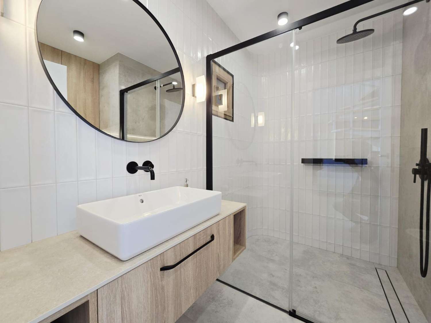 EXCLUSIVA VILLA MODERNA TOTALMENTE REFORMADA CON PISCINA PRIVADA EN CABO ROIG A 600 METROS DE LA PLAYA