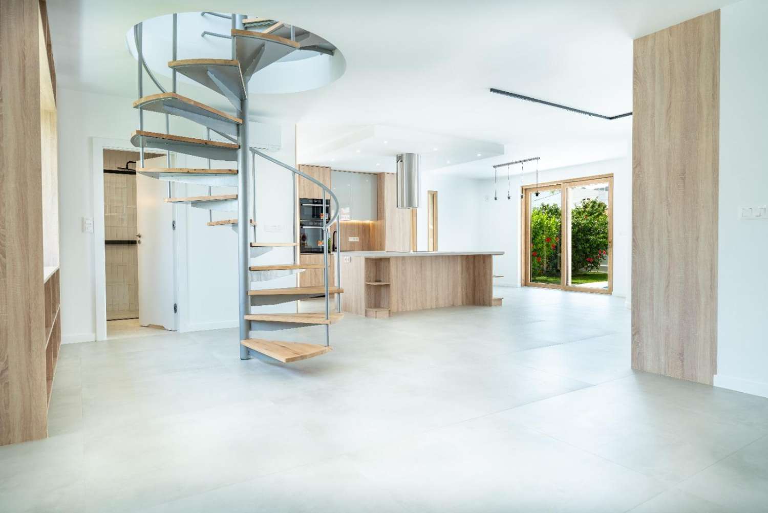 EXCLUSIVA VILLA MODERNA TOTALMENTE REFORMADA CON PISCINA PRIVADA EN CABO ROIG A 600 METROS DE LA PLAYA