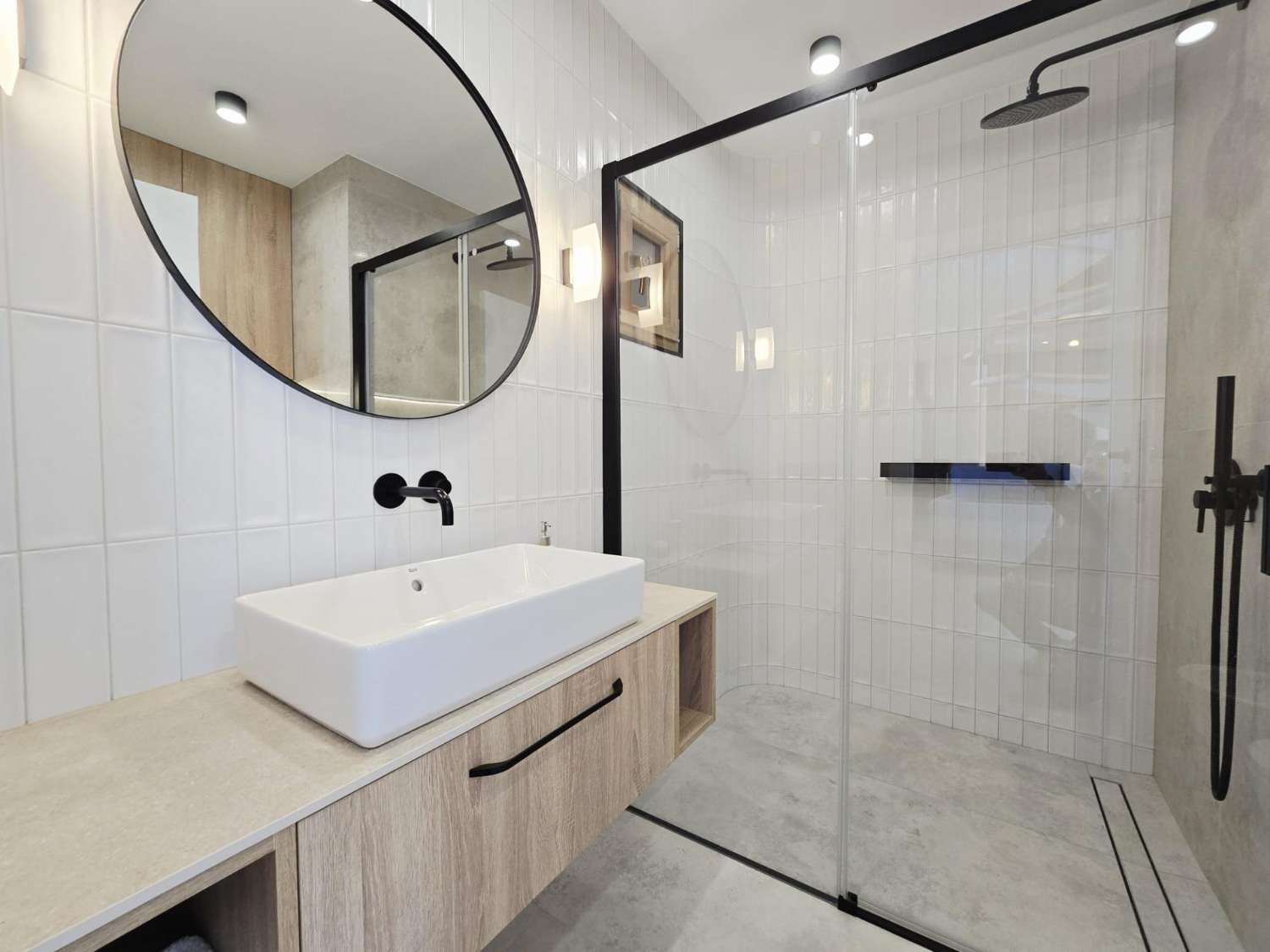 EXCLUSIVA VILLA MODERNA TOTALMENTE REFORMADA CON PISCINA PRIVADA EN CABO ROIG A 600 METROS DE LA PLAYA