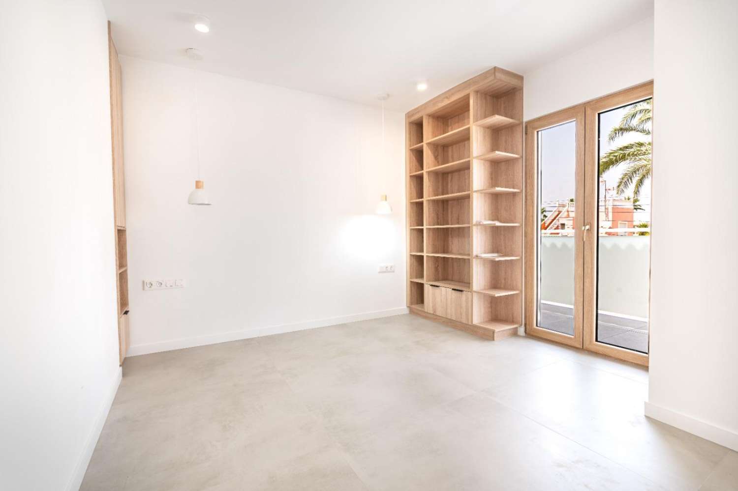 EXCLUSIVA VILLA MODERNA TOTALMENTE REFORMADA CON PISCINA PRIVADA EN CABO ROIG A 600 METROS DE LA PLAYA