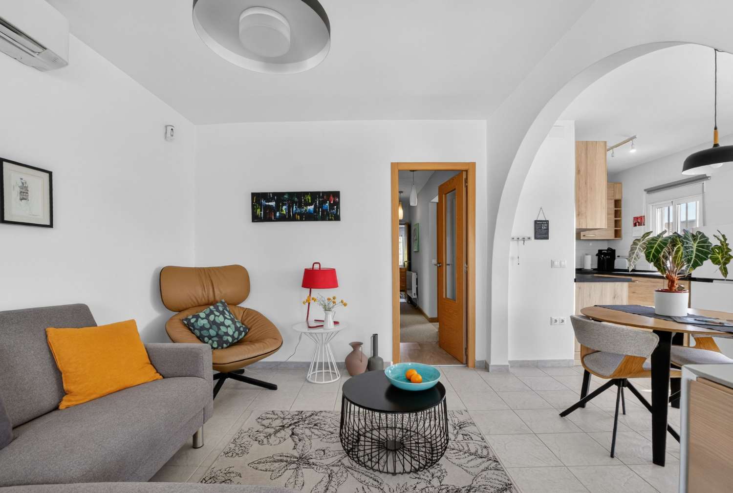 MODERNA VILLA DE UNA SOLA PLANTA EN LOS ÁNGELES – PARCELA DE 407 M², TOTALMENTE AMUEBLADA Y CERCA DE LA PLAYA