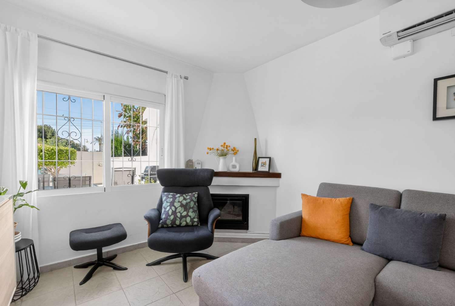 MODERNA VILLA DE UNA SOLA PLANTA EN LOS ÁNGELES – PARCELA DE 407 M², TOTALMENTE AMUEBLADA Y CERCA DE LA PLAYA