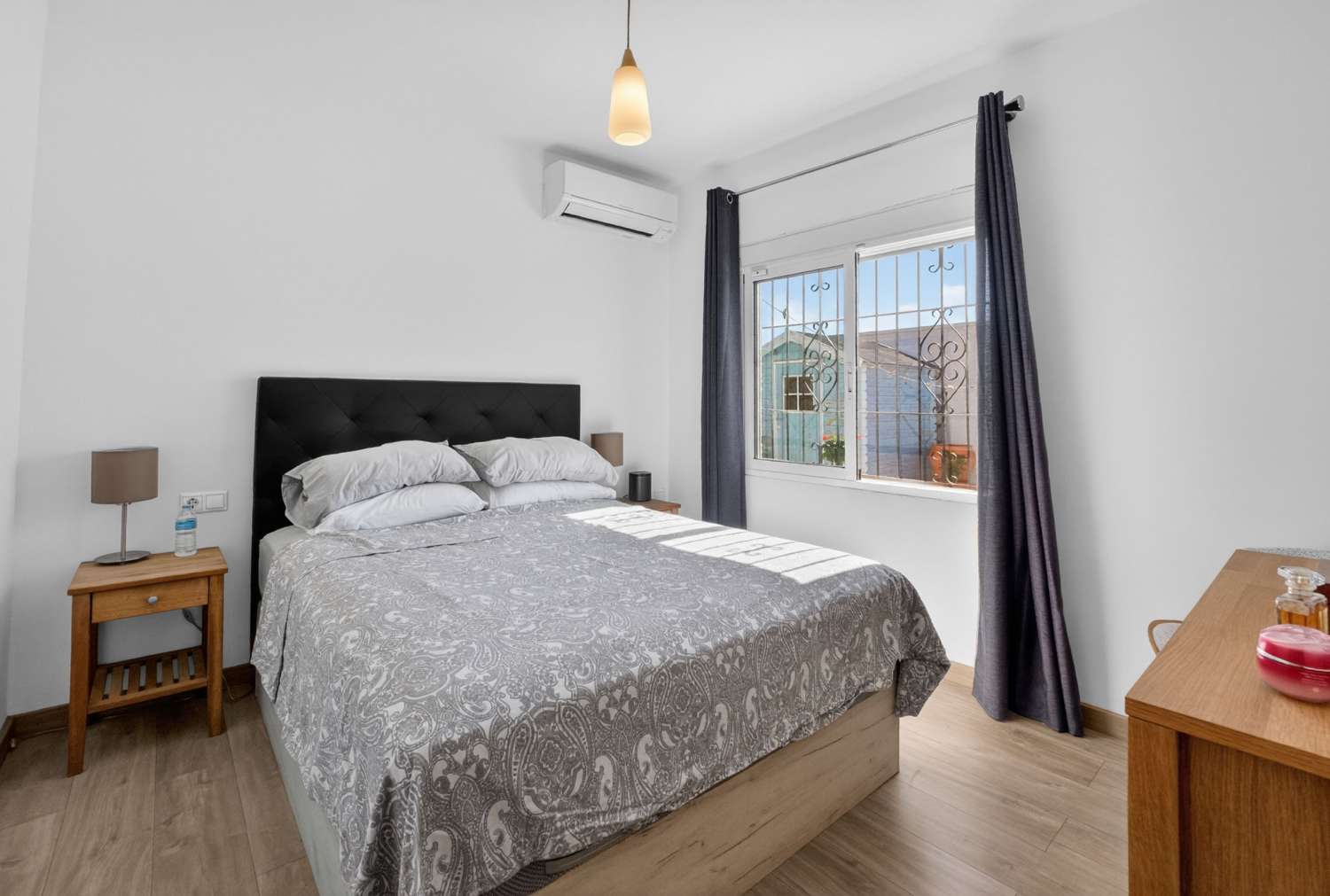 MODERNA VILLA DE UNA SOLA PLANTA EN LOS ÁNGELES – PARCELA DE 407 M², TOTALMENTE AMUEBLADA Y CERCA DE LA PLAYA