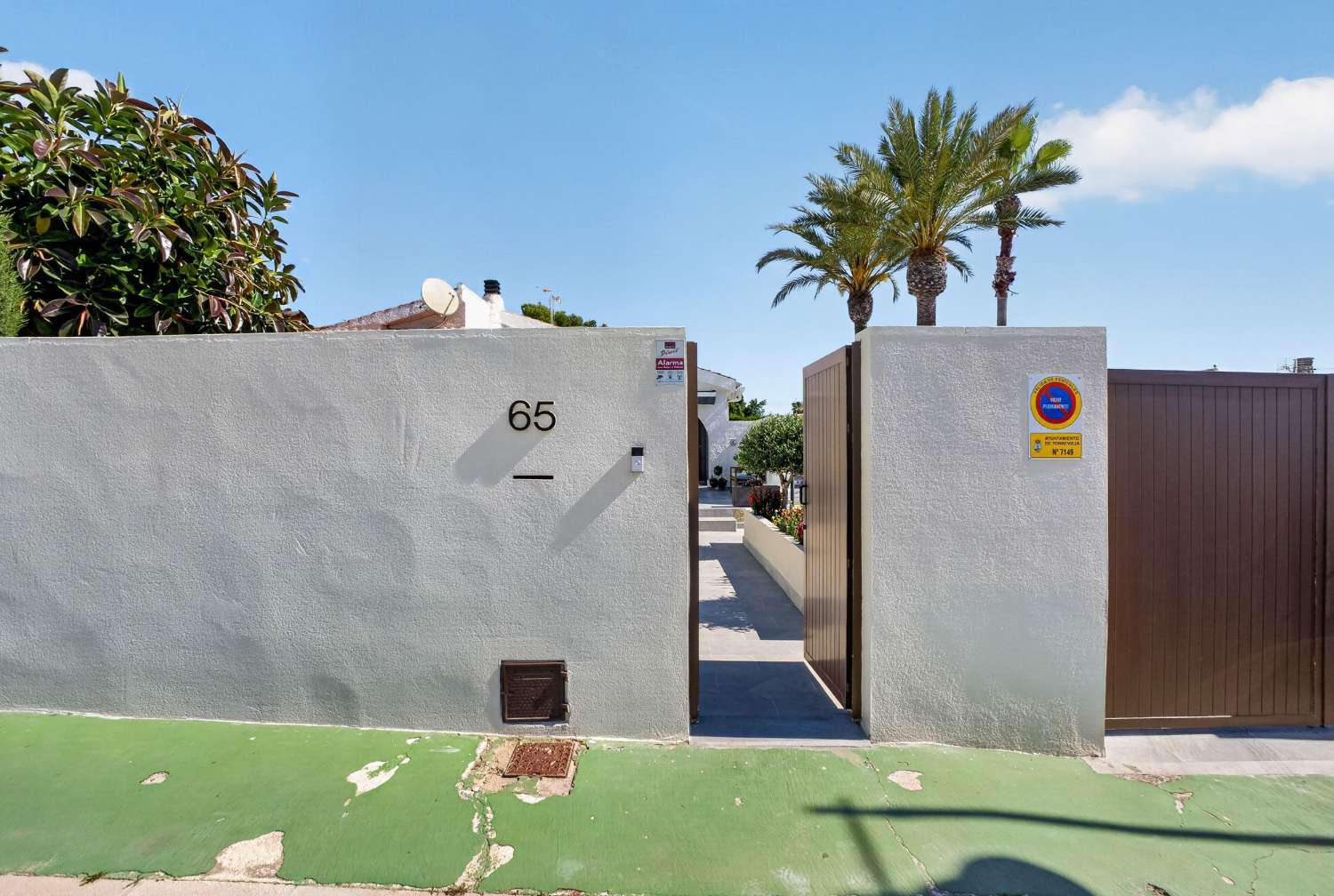 MODERNA VILLA DE UNA SOLA PLANTA EN LOS ÁNGELES – PARCELA DE 407 M², TOTALMENTE AMUEBLADA Y CERCA DE LA PLAYA