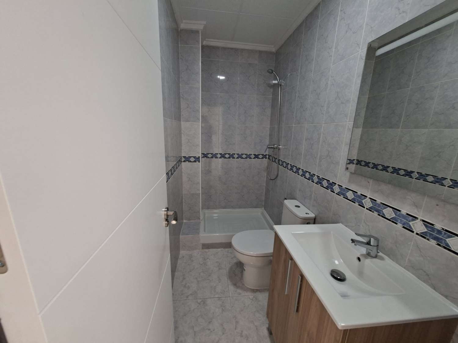 BUNGALOW ADOSADO CON SOLÁRIUM PRIVADO, JARDÍN Y VIVIENDA LISTA PARA ENTRAR A VIVIR