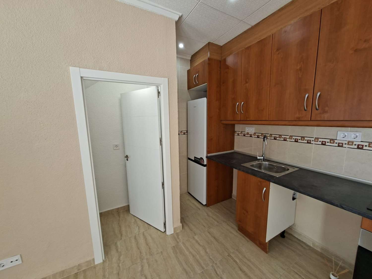 BUNGALOW ADOSADO CON SOLÁRIUM PRIVADO, JARDÍN Y VIVIENDA LISTA PARA ENTRAR A VIVIR