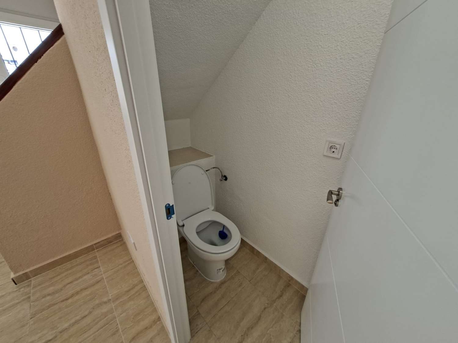BUNGALOW ADOSADO CON SOLÁRIUM PRIVADO, JARDÍN Y VIVIENDA LISTA PARA ENTRAR A VIVIR
