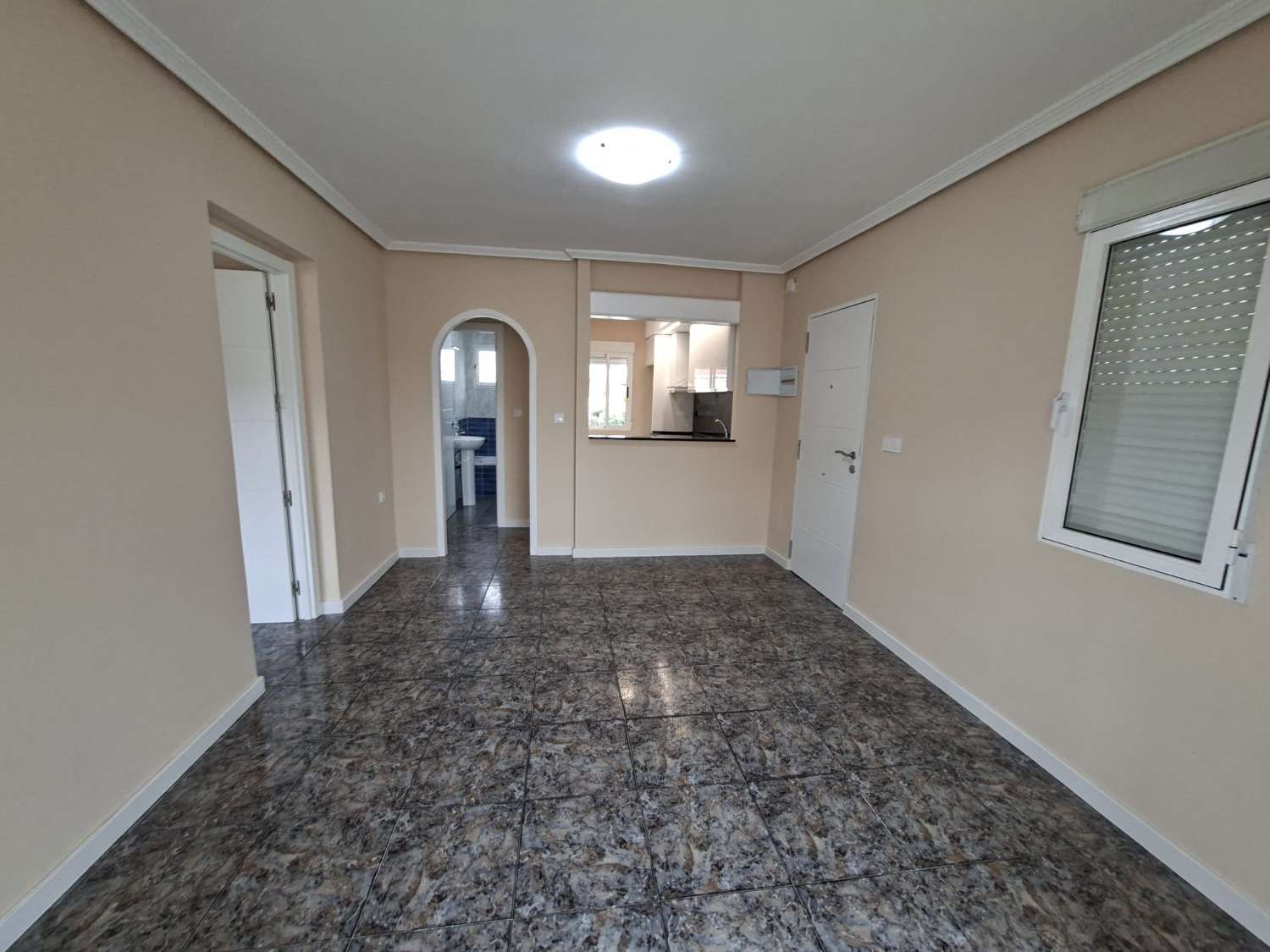 BUNGALOW TOTALMENTE REFORMADO CON JARDÍN PRIVADO, BARBACOA, TRASTERO Y PISCINA COMUNITARIA