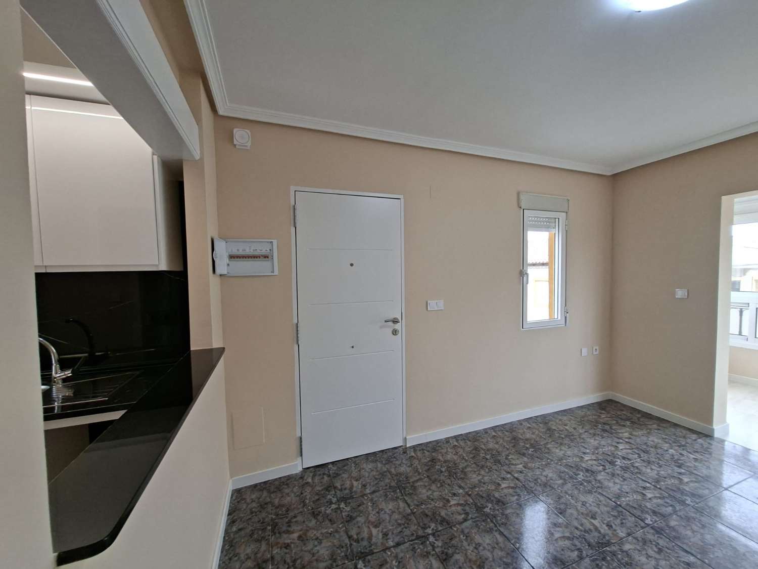 BUNGALOW TOTALMENTE REFORMADO CON JARDÍN PRIVADO, BARBACOA, TRASTERO Y PISCINA COMUNITARIA