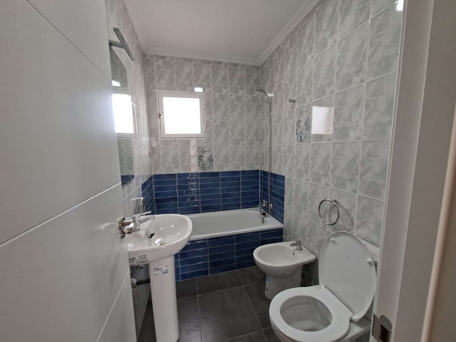 BUNGALOW TOTALMENTE REFORMADO CON JARDÍN PRIVADO, BARBACOA, TRASTERO Y PISCINA COMUNITARIA