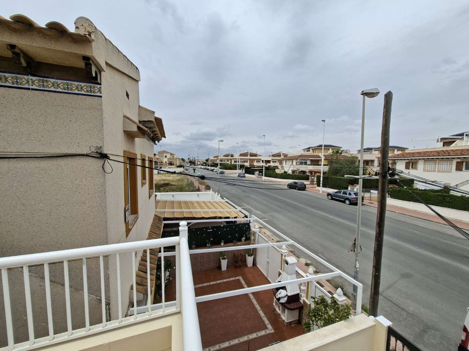 BUNGALOW TOTALMENTE REFORMADO CON JARDÍN PRIVADO, BARBACOA, TRASTERO Y PISCINA COMUNITARIA