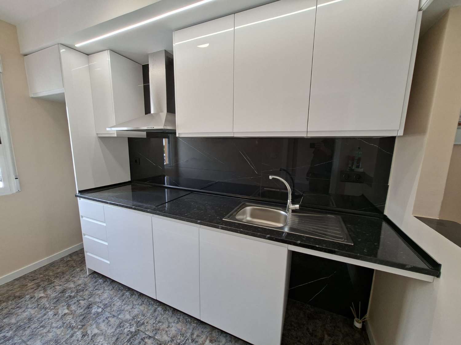 BUNGALOW TOTALMENTE REFORMADO CON JARDÍN PRIVADO, BARBACOA, TRASTERO Y PISCINA COMUNITARIA
