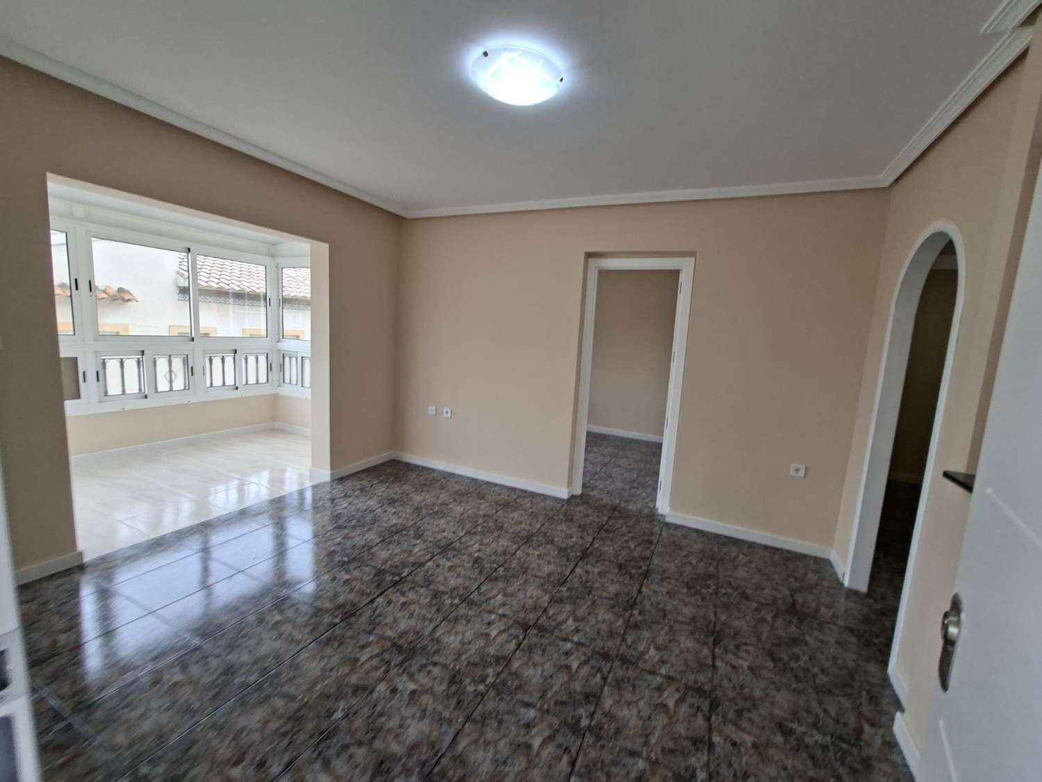 BUNGALOW TOTALMENTE REFORMADO CON JARDÍN PRIVADO, BARBACOA, TRASTERO Y PISCINA COMUNITARIA