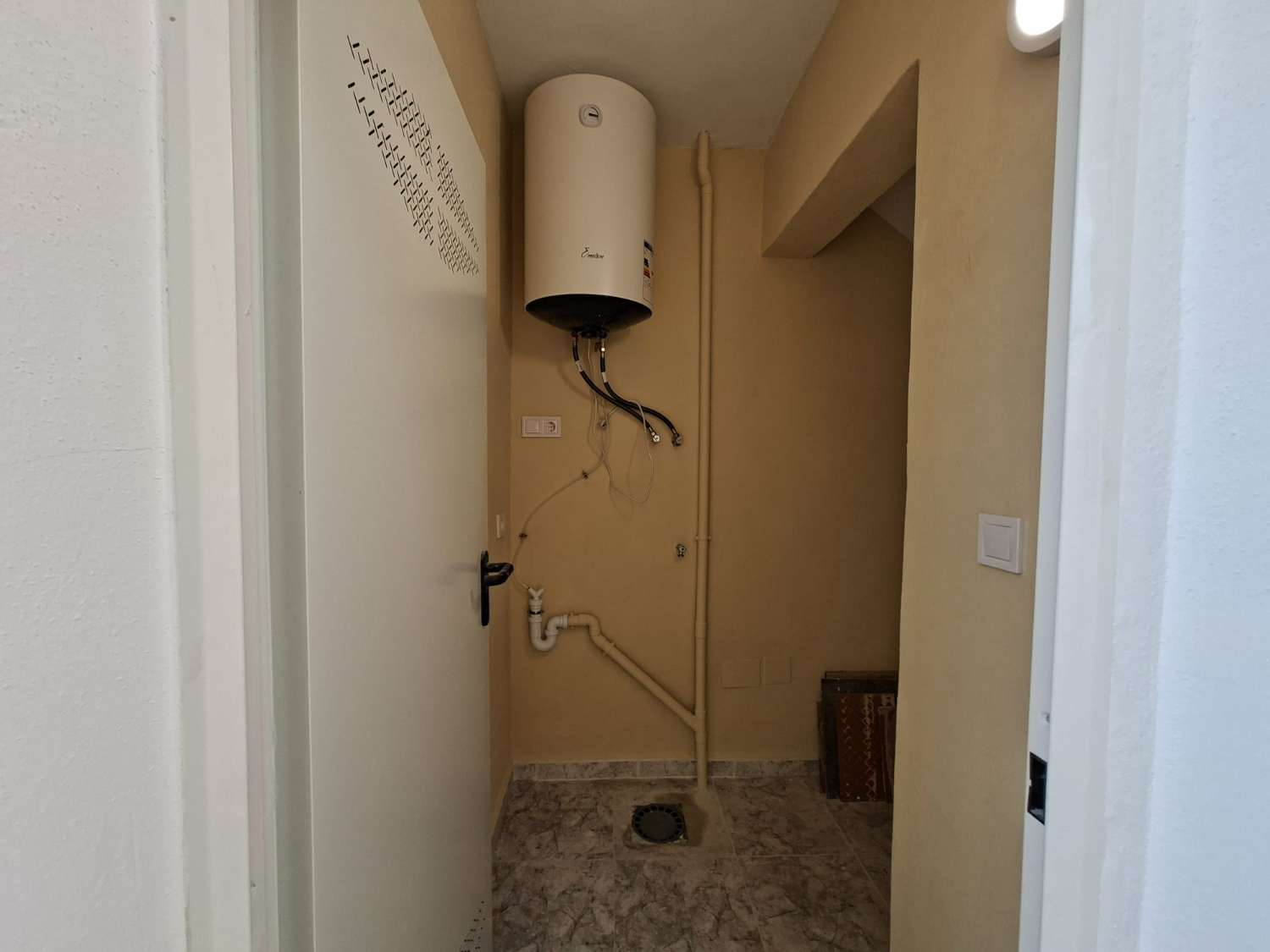 BUNGALOW TOTALMENTE REFORMADO CON JARDÍN PRIVADO, BARBACOA, TRASTERO Y PISCINA COMUNITARIA