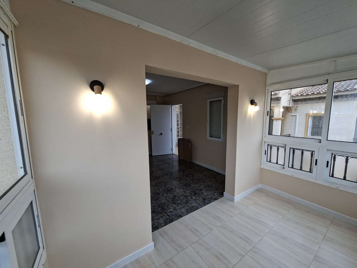 BUNGALOW TOTALMENTE REFORMADO CON JARDÍN PRIVADO, BARBACOA, TRASTERO Y PISCINA COMUNITARIA