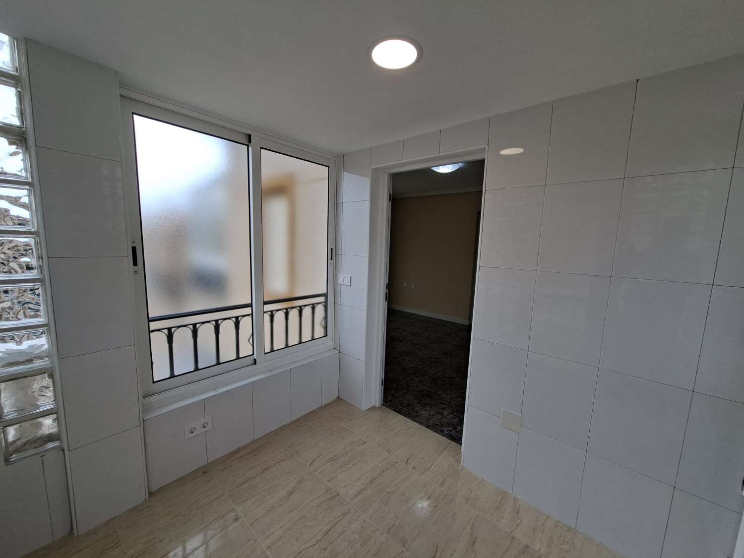 BUNGALOW TOTALMENTE REFORMADO CON JARDÍN PRIVADO, BARBACOA, TRASTERO Y PISCINA COMUNITARIA