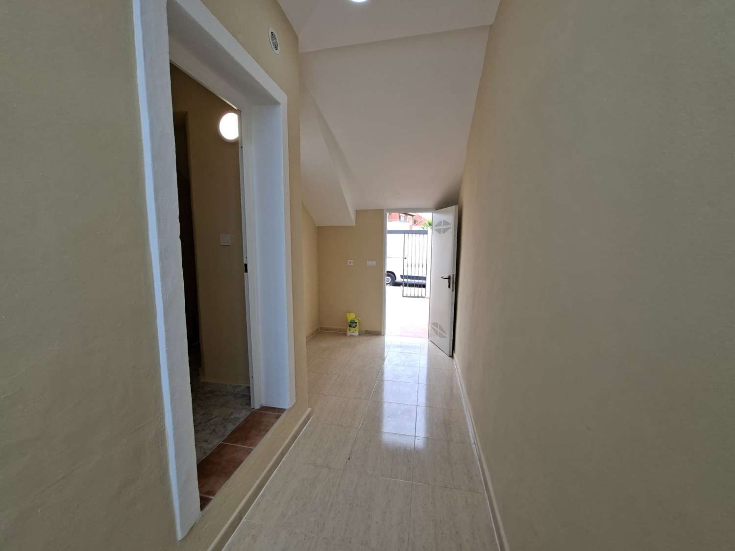 BUNGALOW TOTALMENTE REFORMADO CON JARDÍN PRIVADO, BARBACOA, TRASTERO Y PISCINA COMUNITARIA