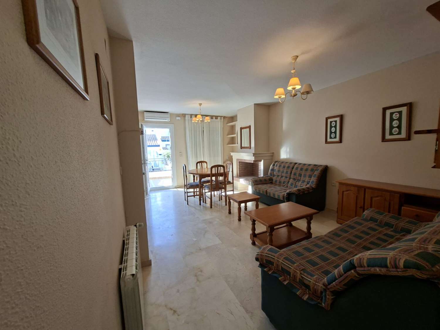 BUNGALOW EN ORIHUELA COSTA CON GRAN SOLÁRIUM PRIVADO Y 2 DORMITORIOS