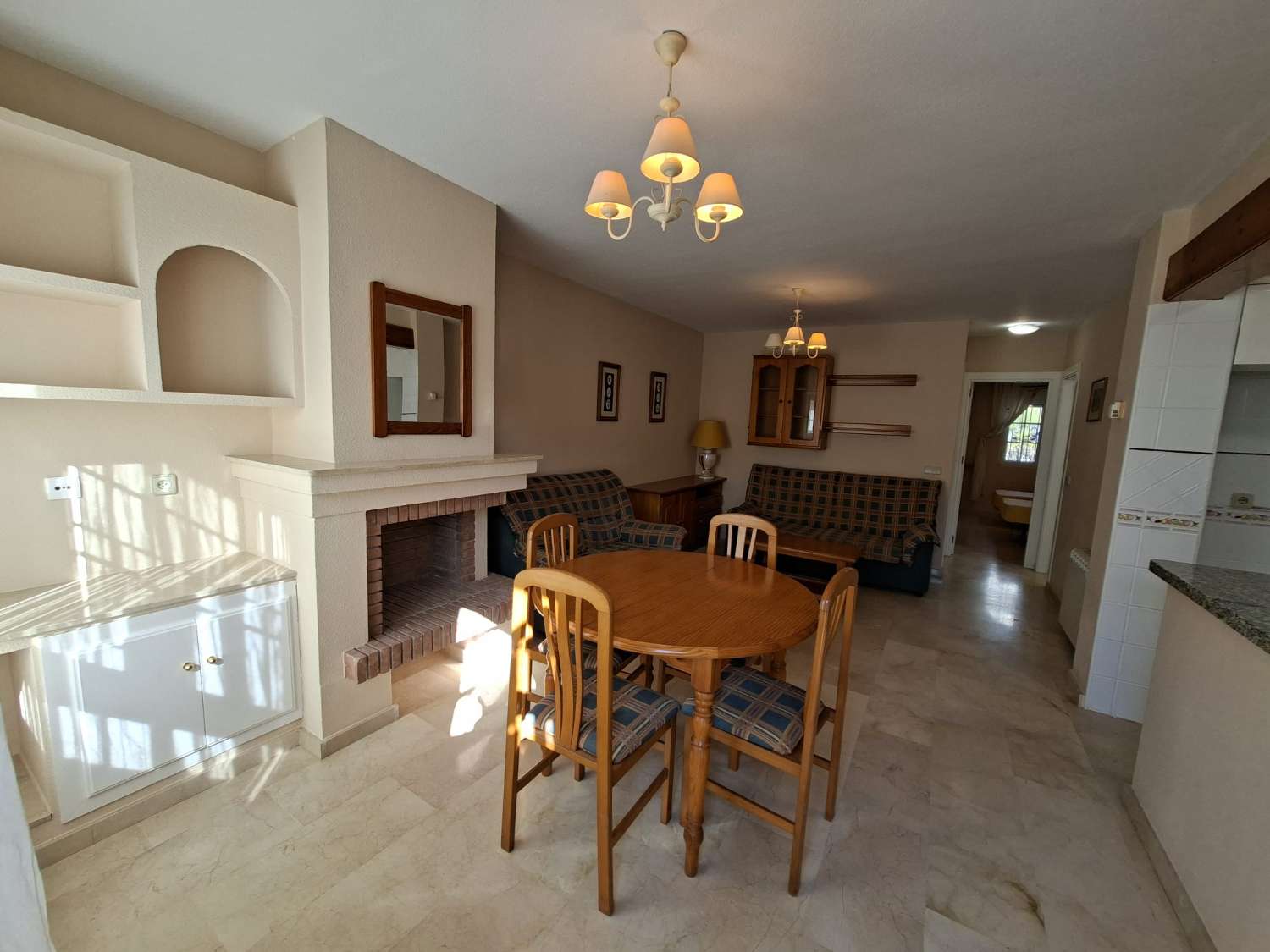 BUNGALOW EN ORIHUELA COSTA CON GRAN SOLÁRIUM PRIVADO Y 2 DORMITORIOS