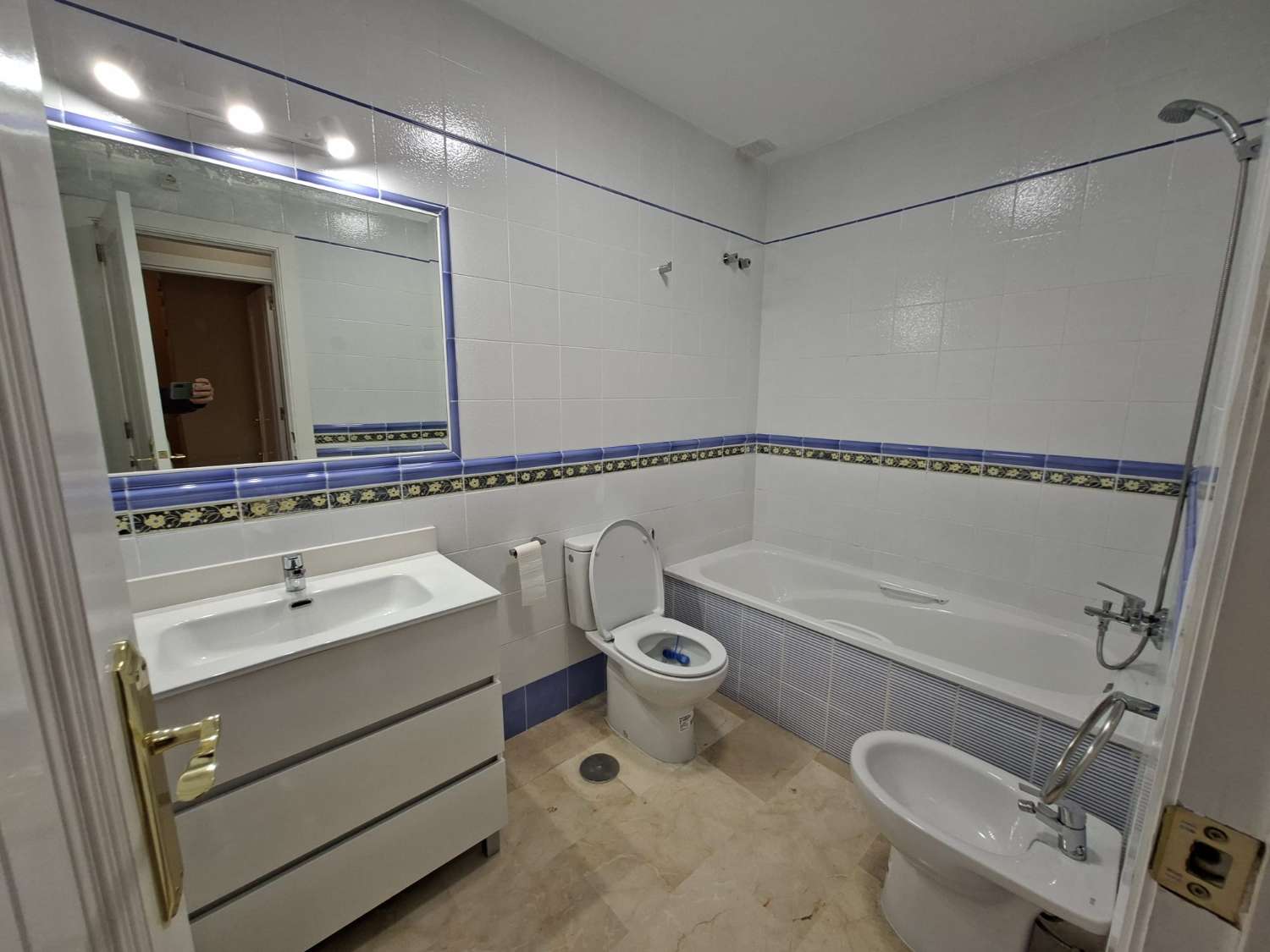 BUNGALOW EN ORIHUELA COSTA CON GRAN SOLÁRIUM PRIVADO Y 2 DORMITORIOS