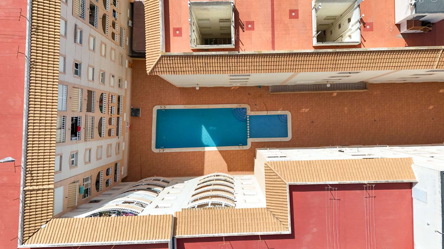 APARTAMENTO ORIENTACIÓN SUR EN EL CENTRO, CON PISCINA Y A SOLO 1 KM DE LA PLAYA