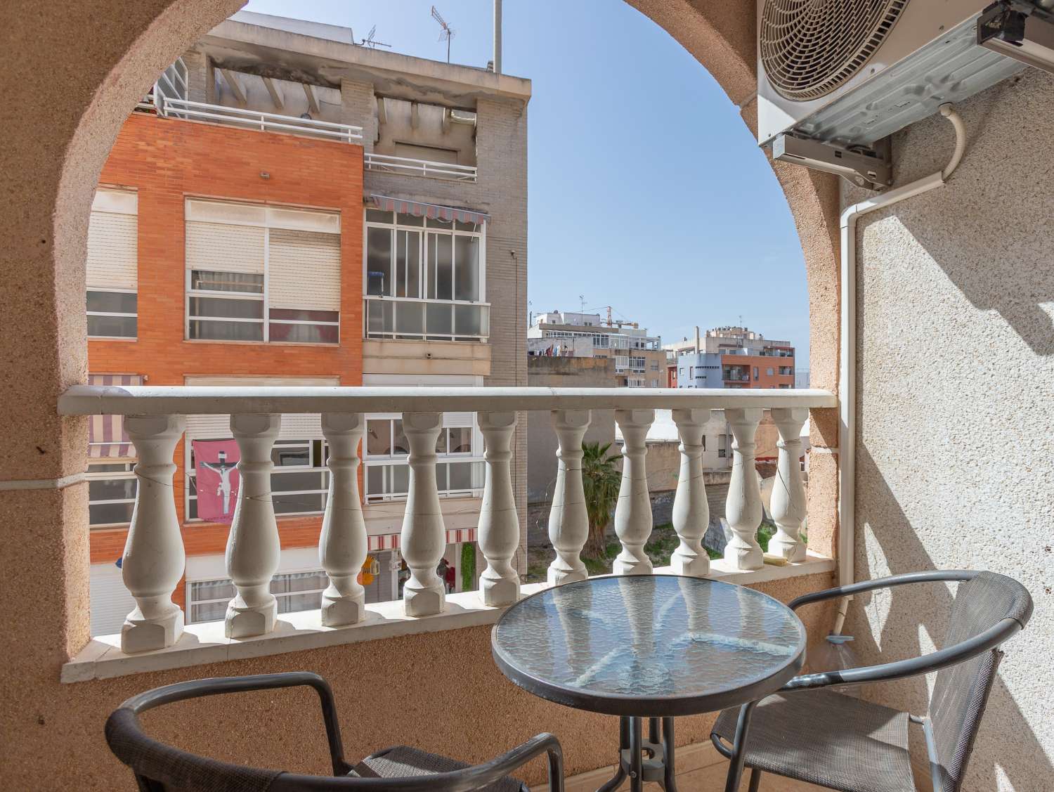 APARTAMENTO ORIENTACIÓN SUR EN EL CENTRO, CON PISCINA Y A SOLO 1 KM DE LA PLAYA