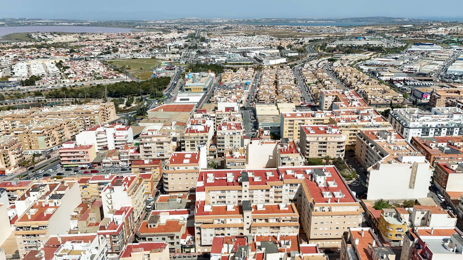 APARTAMENTO ORIENTACIÓN SUR EN EL CENTRO, CON PISCINA Y A SOLO 1 KM DE LA PLAYA