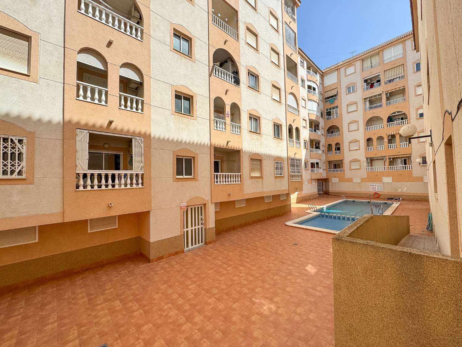APARTAMENTO ORIENTACIÓN SUR EN EL CENTRO, CON PISCINA Y A SOLO 1 KM DE LA PLAYA