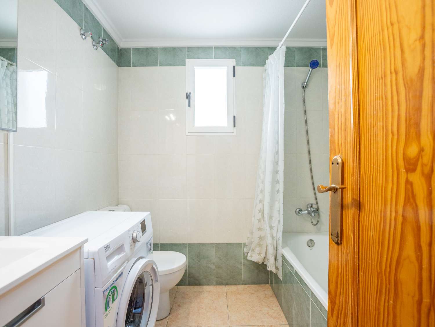 APARTAMENTO ORIENTACIÓN SUR EN EL CENTRO, CON PISCINA Y A SOLO 1 KM DE LA PLAYA