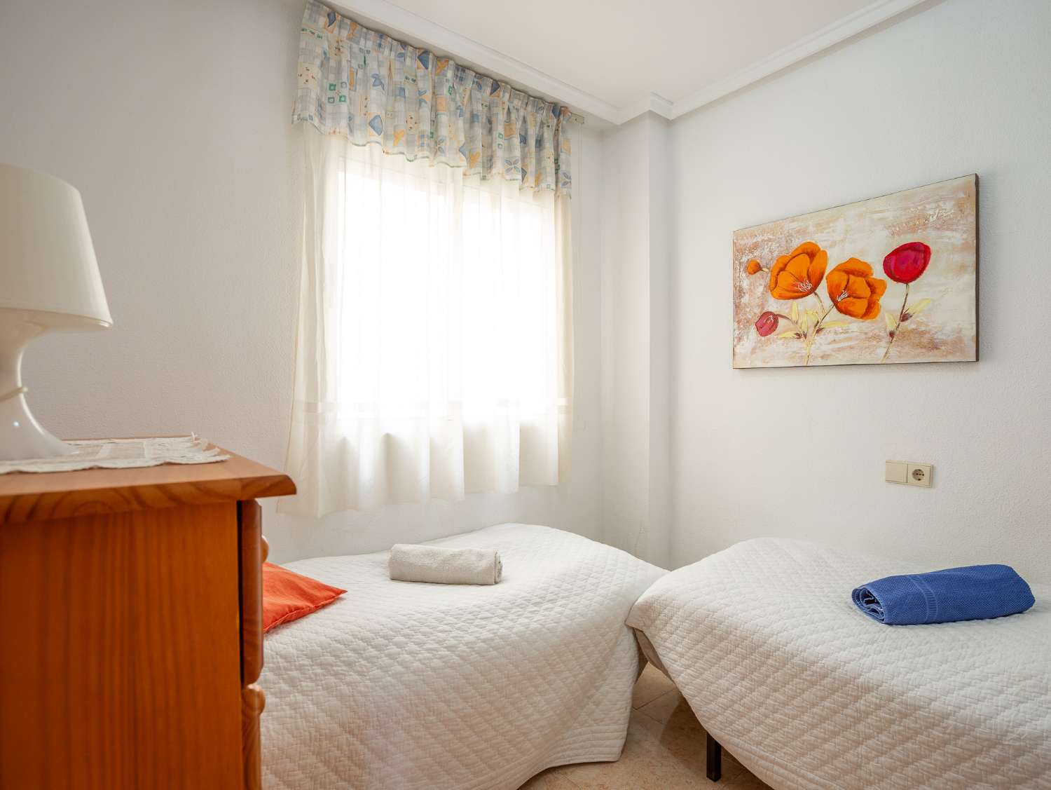 APARTAMENTO ORIENTACIÓN SUR EN EL CENTRO, CON PISCINA Y A SOLO 1 KM DE LA PLAYA