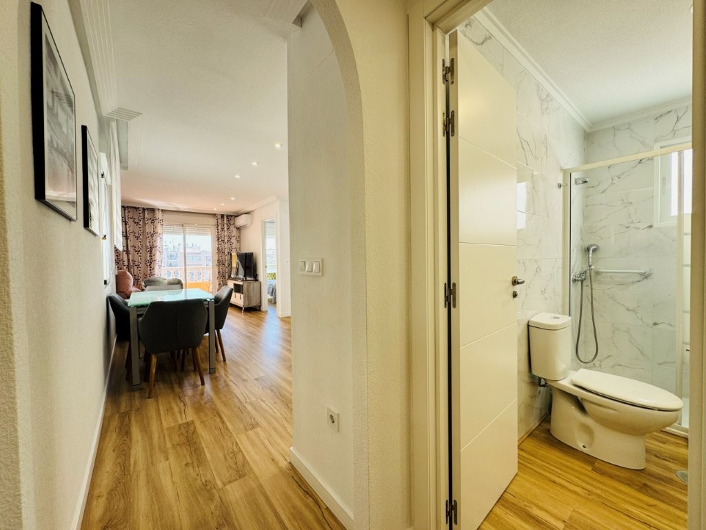 APARTAMENTO REFORMADO EN EL CENTRO DE GUARDAMAR A 600 METROS DE LA PLAYA CON GARAJE INCLUIDO