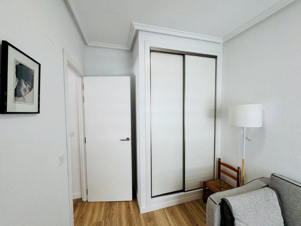 APARTAMENTO REFORMADO EN EL CENTRO DE GUARDAMAR A 600 METROS DE LA PLAYA CON GARAJE INCLUIDO