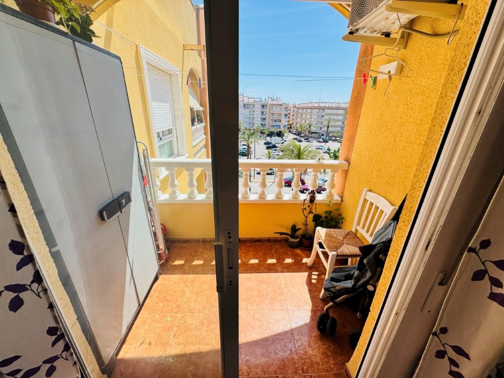 APARTAMENTO REFORMADO EN EL CENTRO DE GUARDAMAR A 600 METROS DE LA PLAYA CON GARAJE INCLUIDO