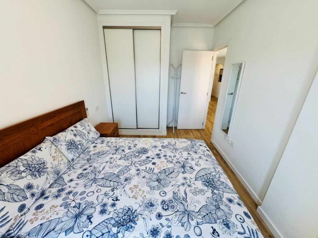 APARTAMENTO REFORMADO EN EL CENTRO DE GUARDAMAR A 600 METROS DE LA PLAYA CON GARAJE INCLUIDO