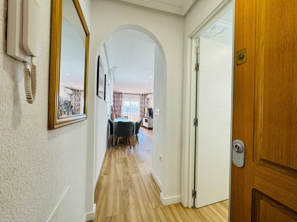 APARTAMENTO REFORMADO EN EL CENTRO DE GUARDAMAR A 600 METROS DE LA PLAYA CON GARAJE INCLUIDO