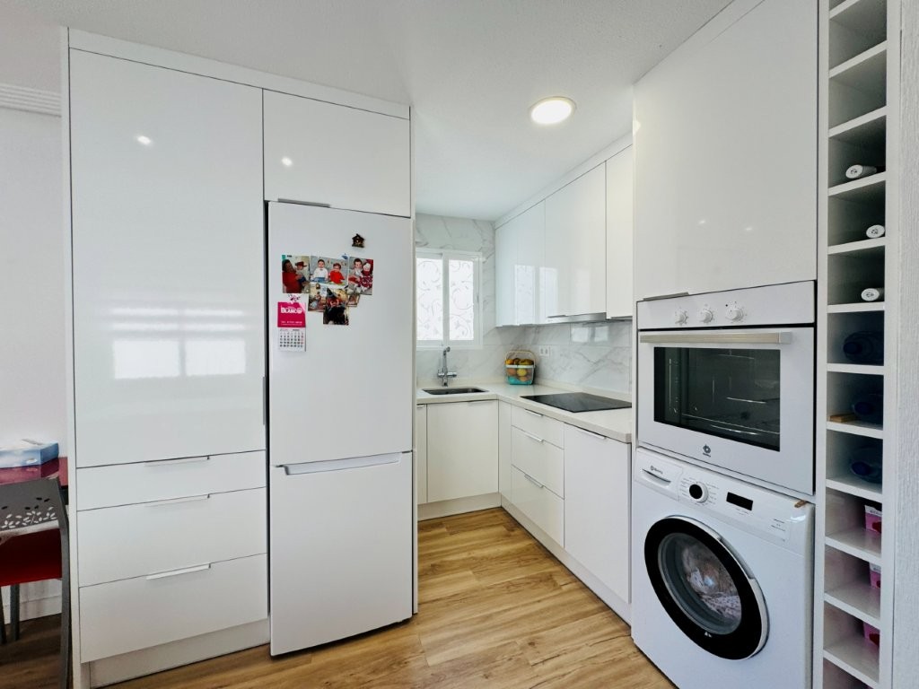 APARTAMENTO REFORMADO EN EL CENTRO DE GUARDAMAR A 600 METROS DE LA PLAYA CON GARAJE INCLUIDO