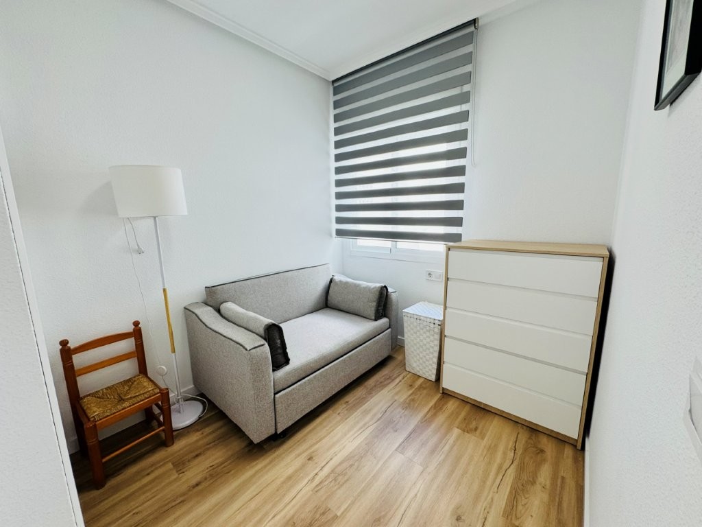 APARTAMENTO REFORMADO EN EL CENTRO DE GUARDAMAR A 600 METROS DE LA PLAYA CON GARAJE INCLUIDO