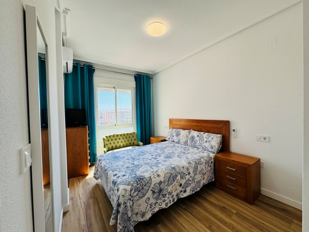 APARTAMENTO REFORMADO EN EL CENTRO DE GUARDAMAR A 600 METROS DE LA PLAYA CON GARAJE INCLUIDO