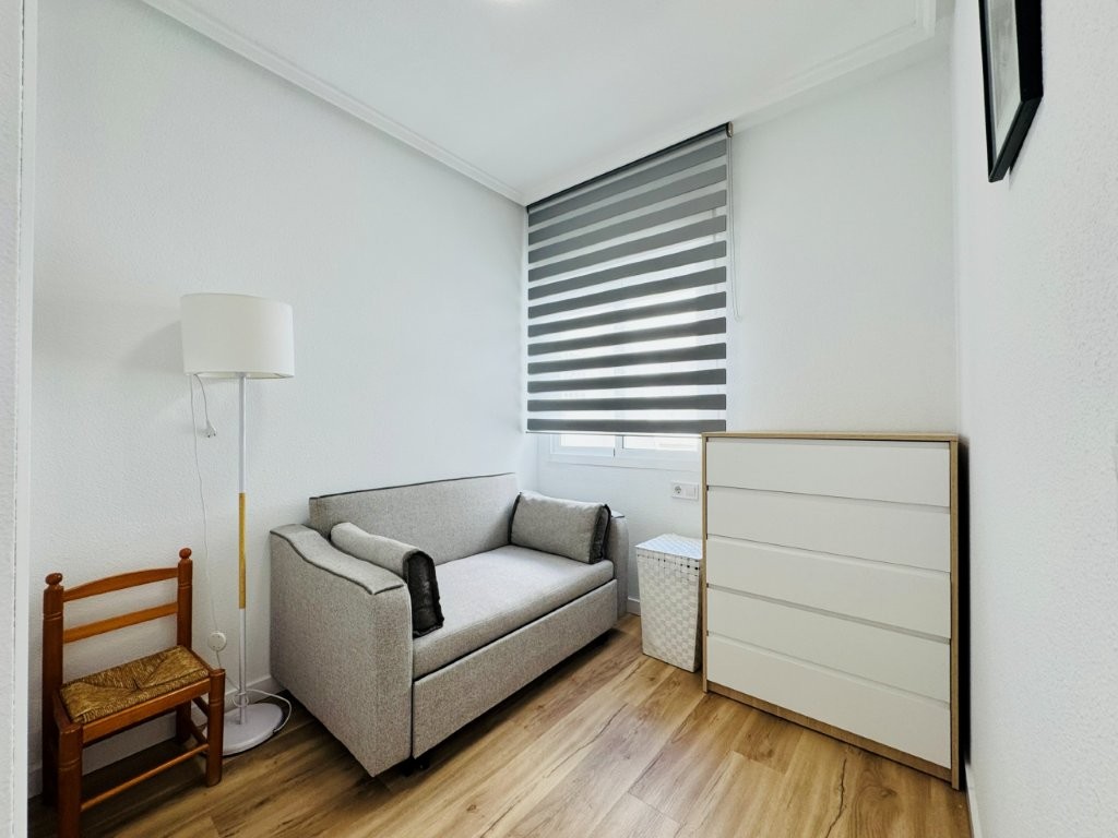APARTAMENTO REFORMADO EN EL CENTRO DE GUARDAMAR A 600 METROS DE LA PLAYA CON GARAJE INCLUIDO