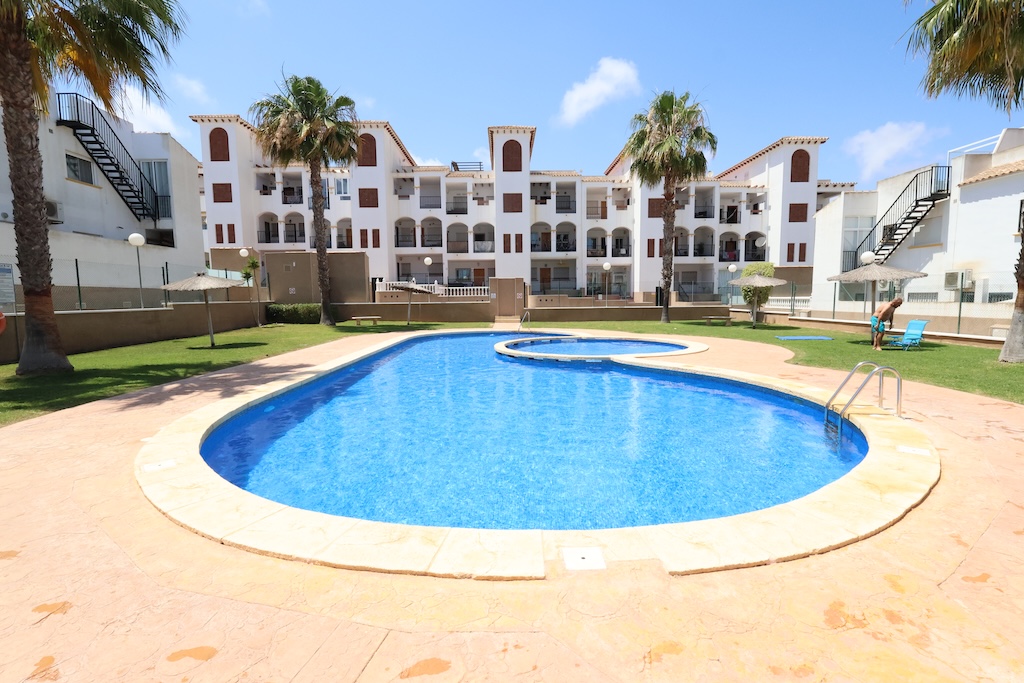 DÚPLEX ORIENTACIÓN SUR CON SOLÁRIUM, GARAJE Y PISCINA COMUNITARIA EN PUNTA PRIMA – LA CIÑUELICA