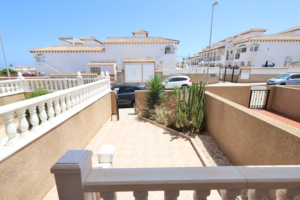DÚPLEX ORIENTACIÓN SUR CON SOLÁRIUM, GARAJE Y PISCINA COMUNITARIA EN PUNTA PRIMA – LA CIÑUELICA
