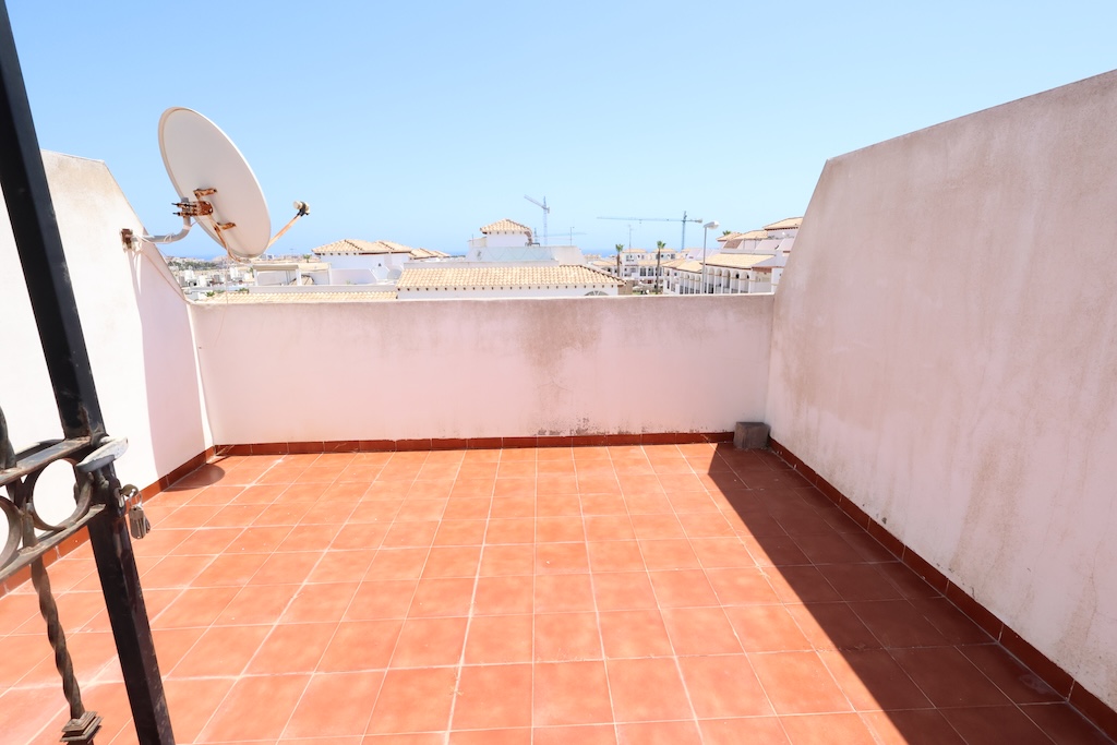DÚPLEX ORIENTACIÓN SUR CON SOLÁRIUM, GARAJE Y PISCINA COMUNITARIA EN PUNTA PRIMA – LA CIÑUELICA