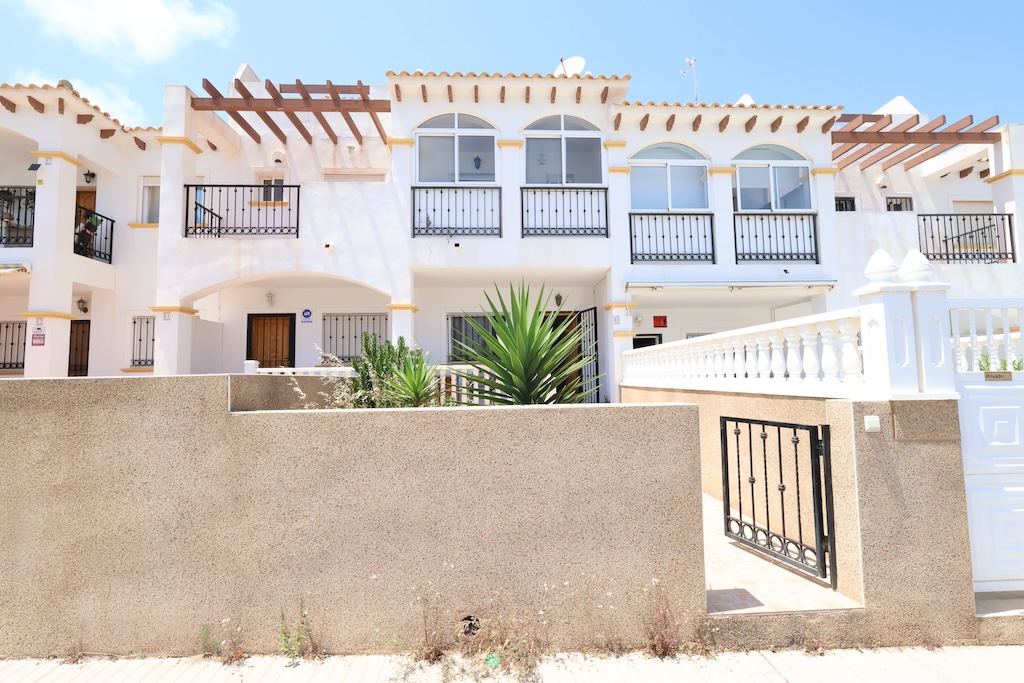 DÚPLEX ORIENTACIÓN SUR CON SOLÁRIUM, GARAJE Y PISCINA COMUNITARIA EN PUNTA PRIMA – LA CIÑUELICA