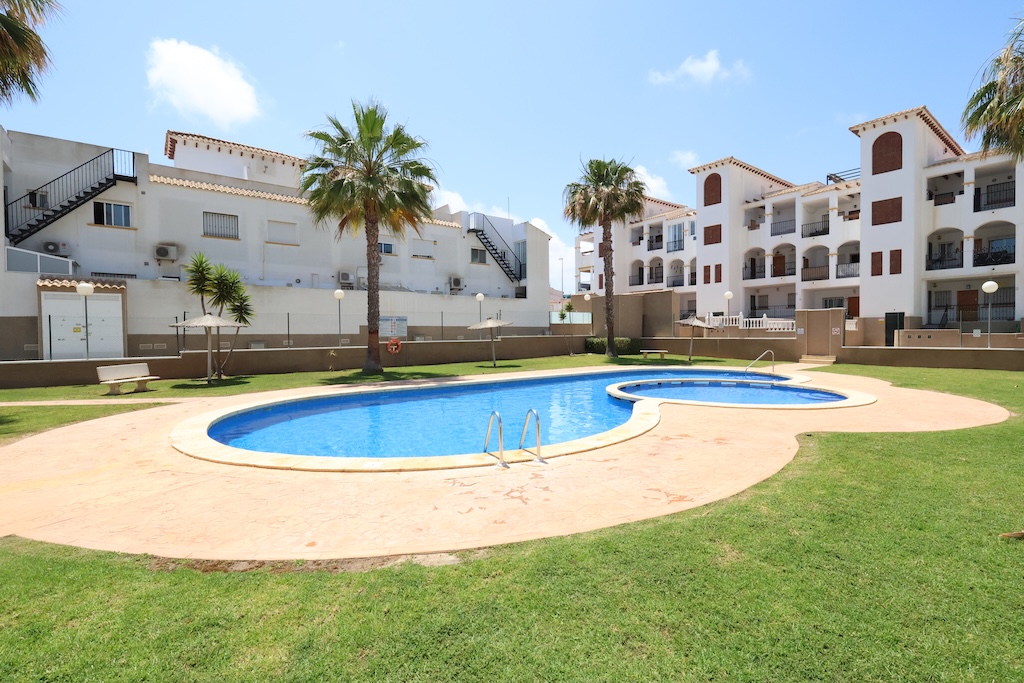 DÚPLEX ORIENTACIÓN SUR CON SOLÁRIUM, GARAJE Y PISCINA COMUNITARIA EN PUNTA PRIMA – LA CIÑUELICA