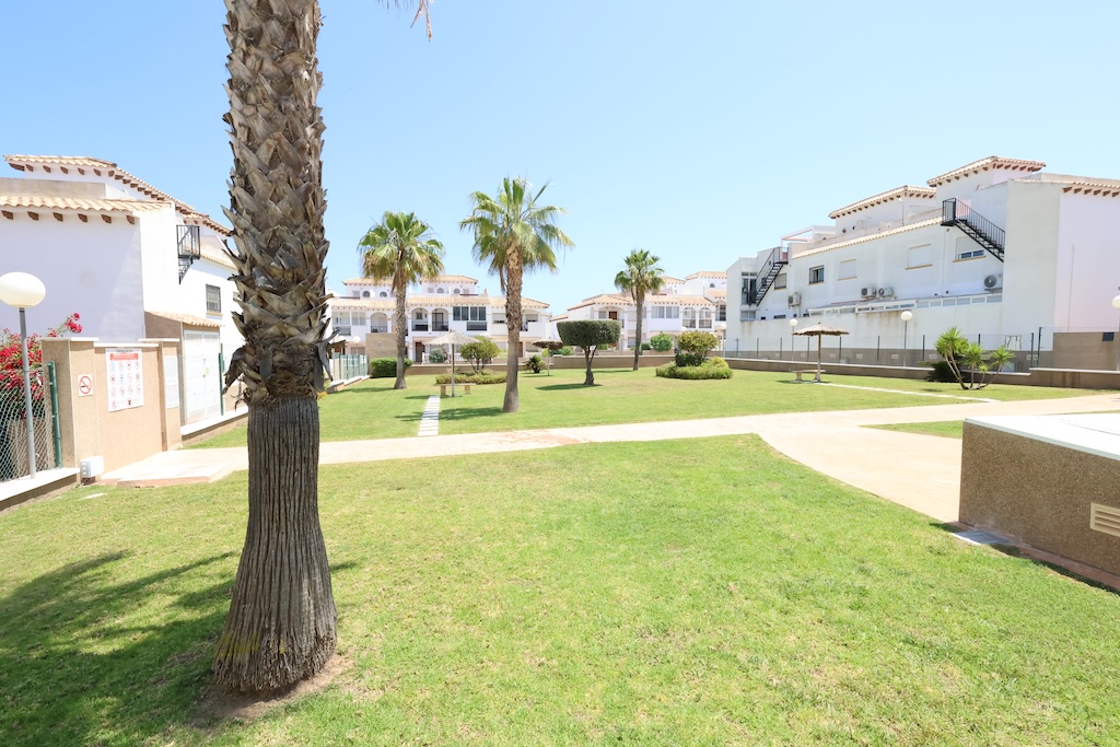 DÚPLEX ORIENTACIÓN SUR CON SOLÁRIUM, GARAJE Y PISCINA COMUNITARIA EN PUNTA PRIMA – LA CIÑUELICA