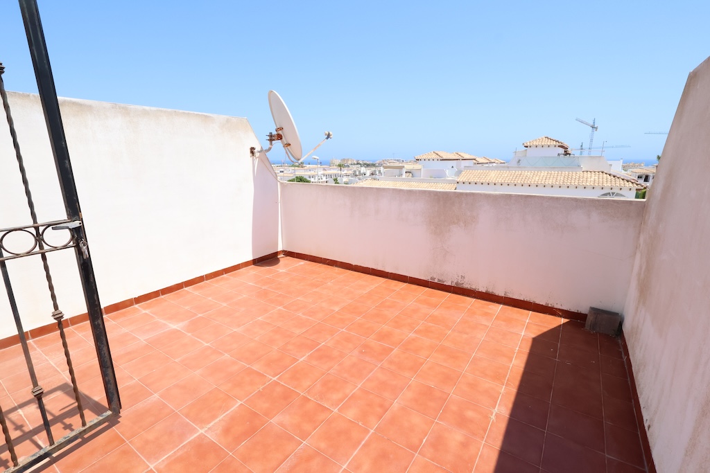 DÚPLEX ORIENTACIÓN SUR CON SOLÁRIUM, GARAJE Y PISCINA COMUNITARIA EN PUNTA PRIMA – LA CIÑUELICA
