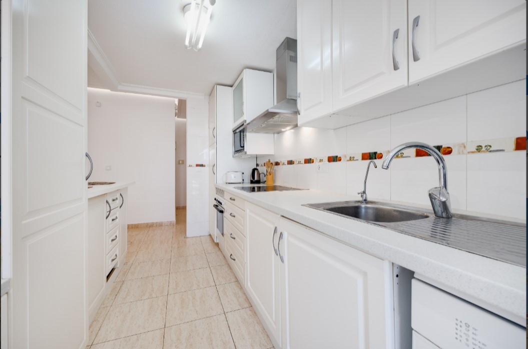 SPECTACULAR GROUND FLOOR BUNGALOW WITH PRIVATE POOL, LARGE PLOT AND CLOSED GARAGE IN ORIHUELA COSTA