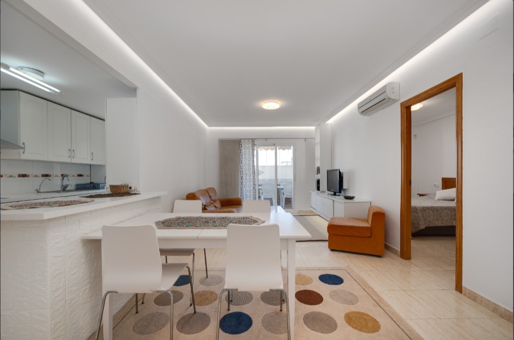 SPECTACULAR GROUND FLOOR BUNGALOW WITH PRIVATE POOL, LARGE PLOT AND CLOSED GARAGE IN ORIHUELA COSTA