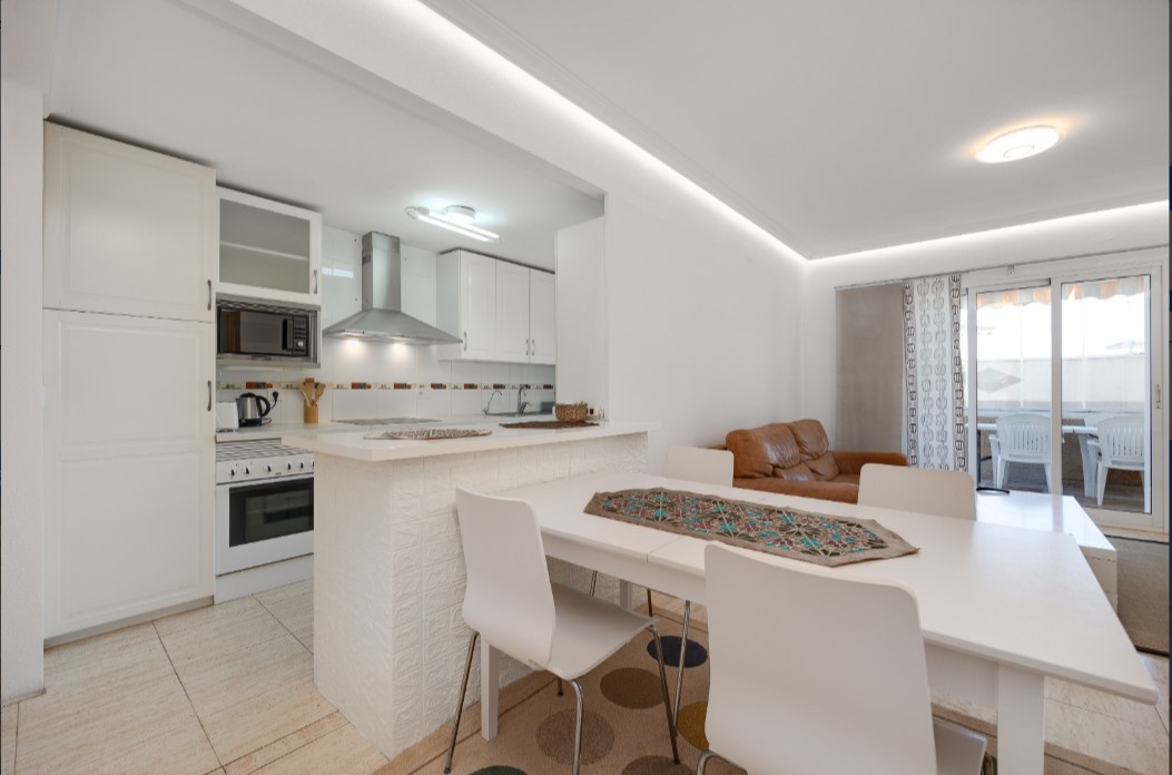 SPECTACULAR GROUND FLOOR BUNGALOW WITH PRIVATE POOL, LARGE PLOT AND CLOSED GARAGE IN ORIHUELA COSTA