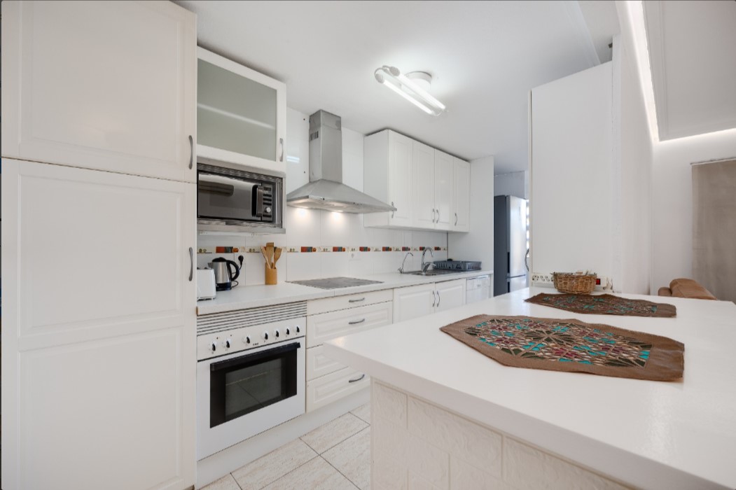 SPECTACULAR GROUND FLOOR BUNGALOW WITH PRIVATE POOL, LARGE PLOT AND CLOSED GARAGE IN ORIHUELA COSTA